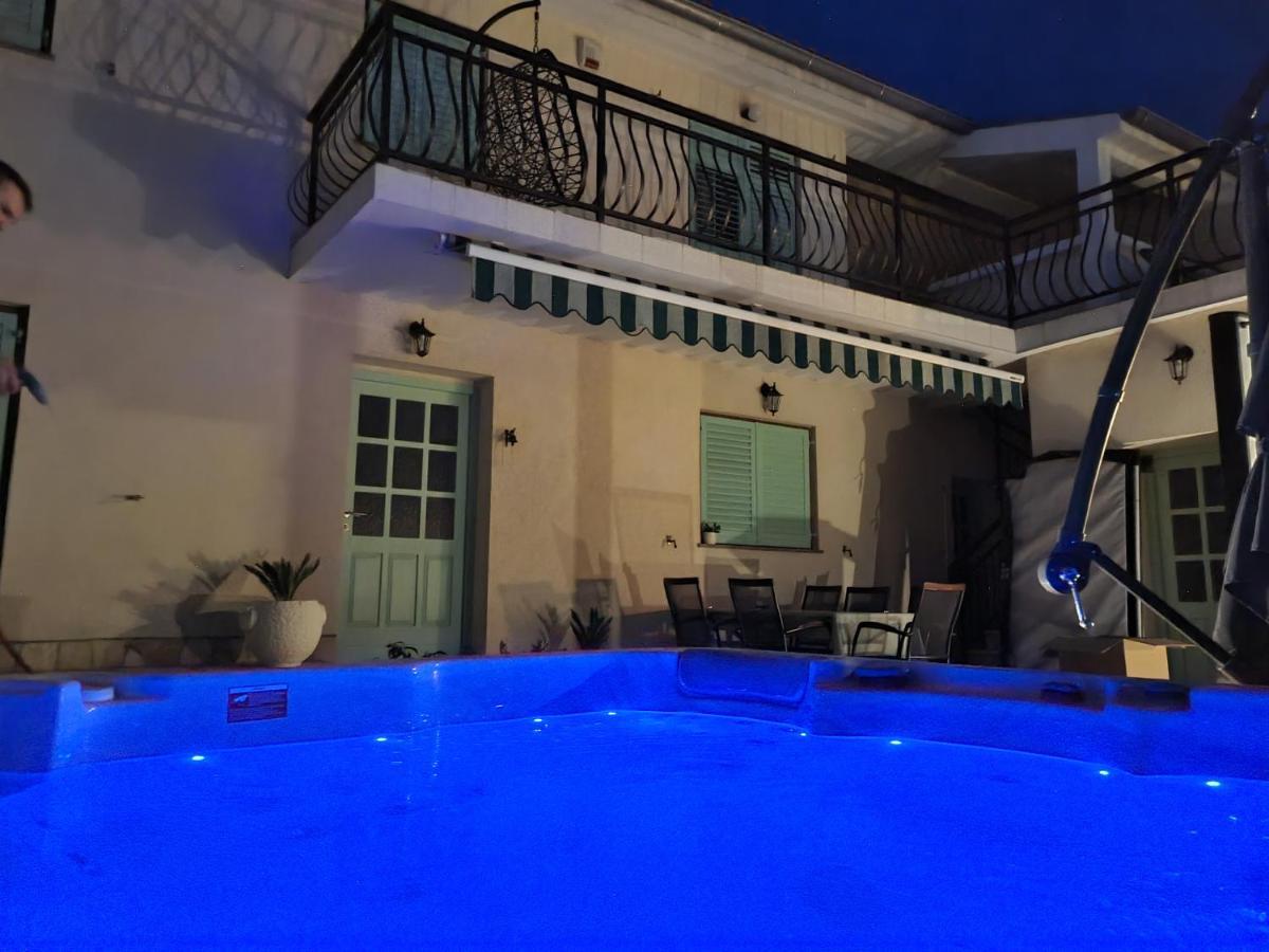 Holiday House Marea With Jacuzzi Цриквениця Екстер'єр фото